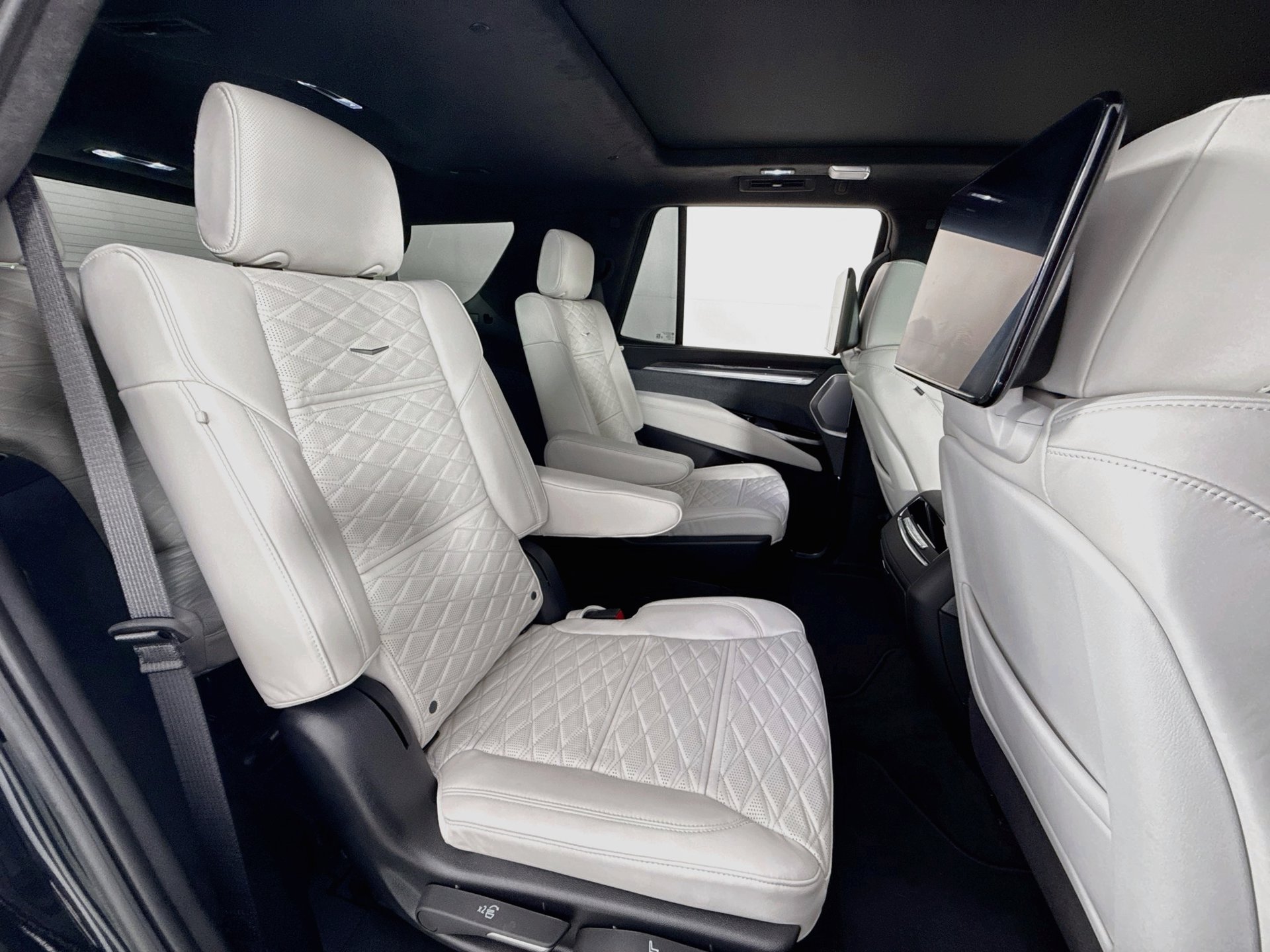 Used 2025 Cadillac Escalade V w/ LPO, ONYX Package AWD/4WD image 22