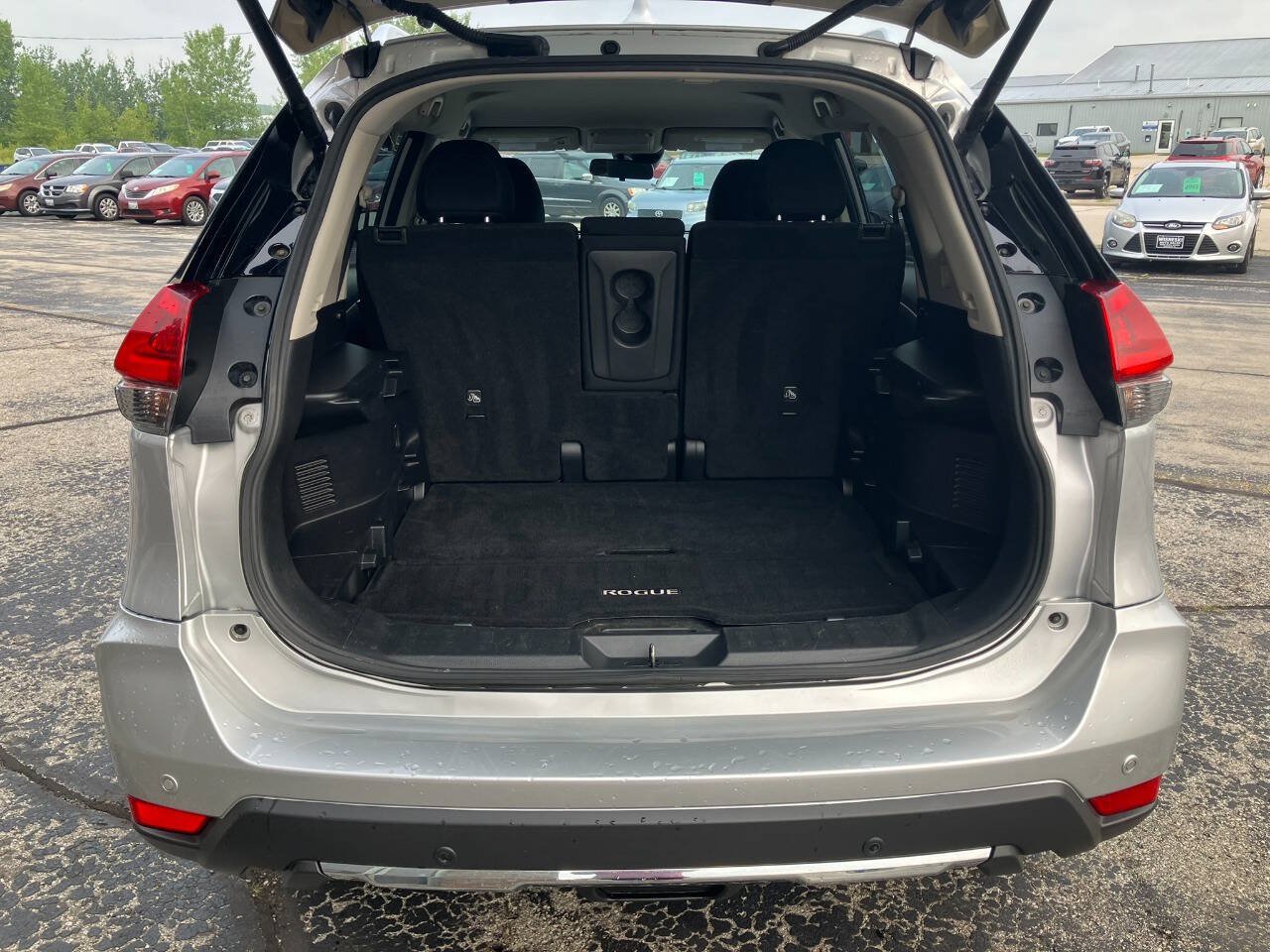 Used 2020 Nissan Rogue SV FWD image 21