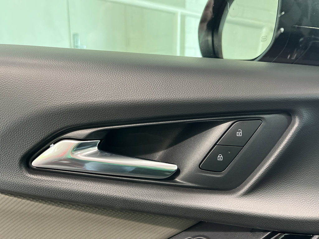 New 2026 Chevrolet Equinox LT w/ Convenience Package II FWD image 28