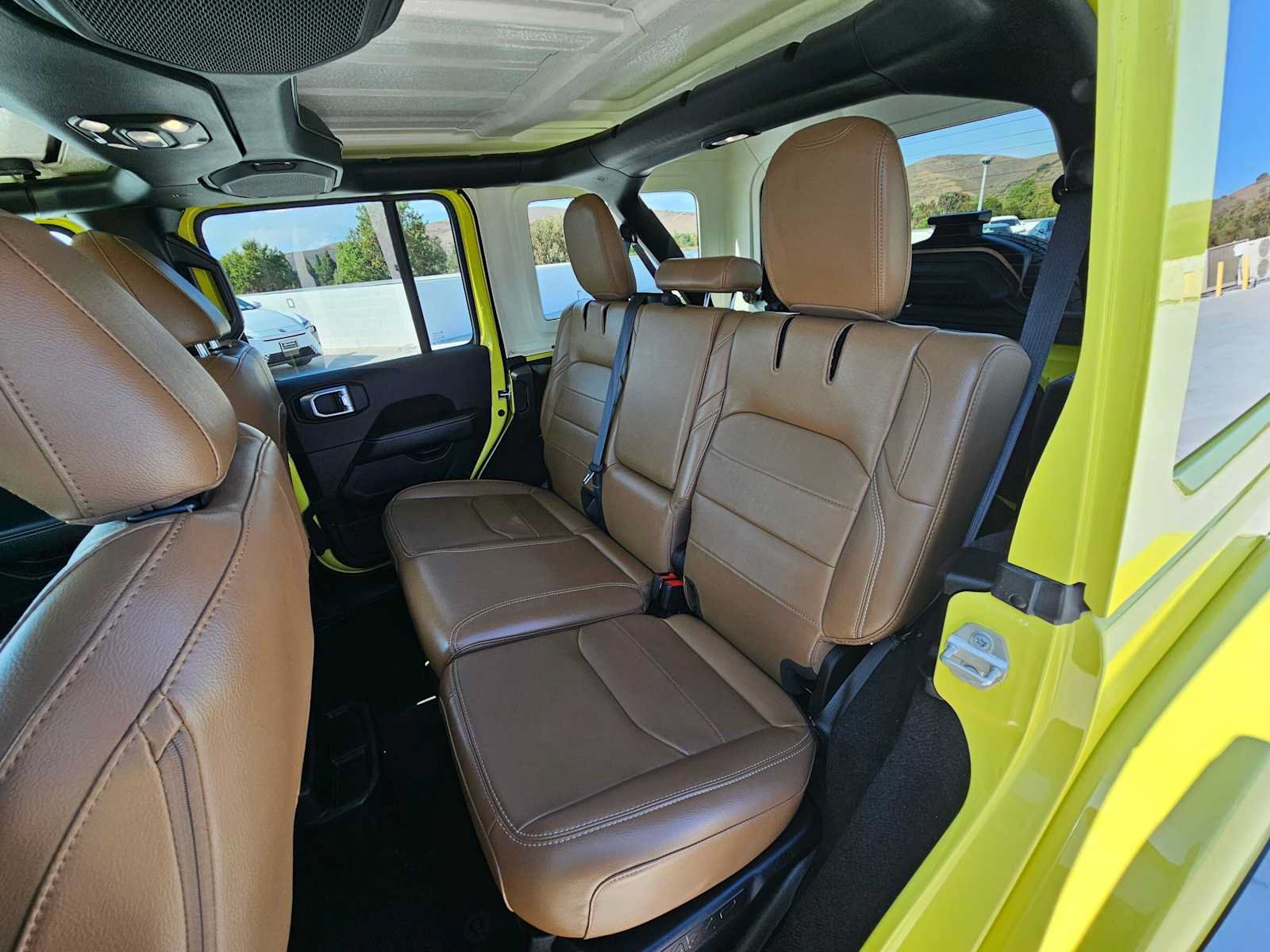 Used 2023 Jeep Wrangler Unlimited Sahara w/ Cold Weather Group AWD/4WD image 17