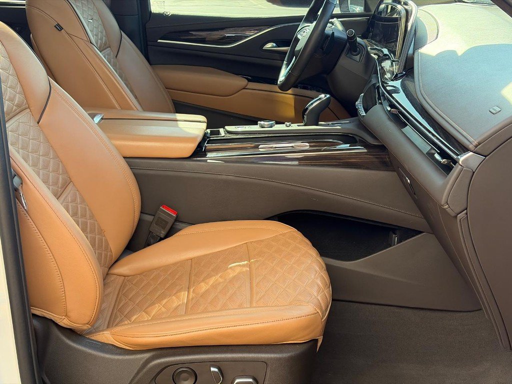 Certified 2023 Cadillac Escalade Premium Luxury AWD/4WD image 16