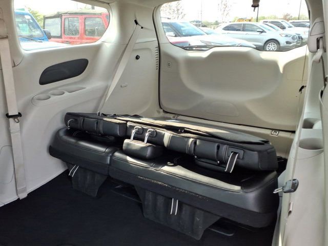 Used 2024 Chrysler Pacifica Touring-L FWD image 26