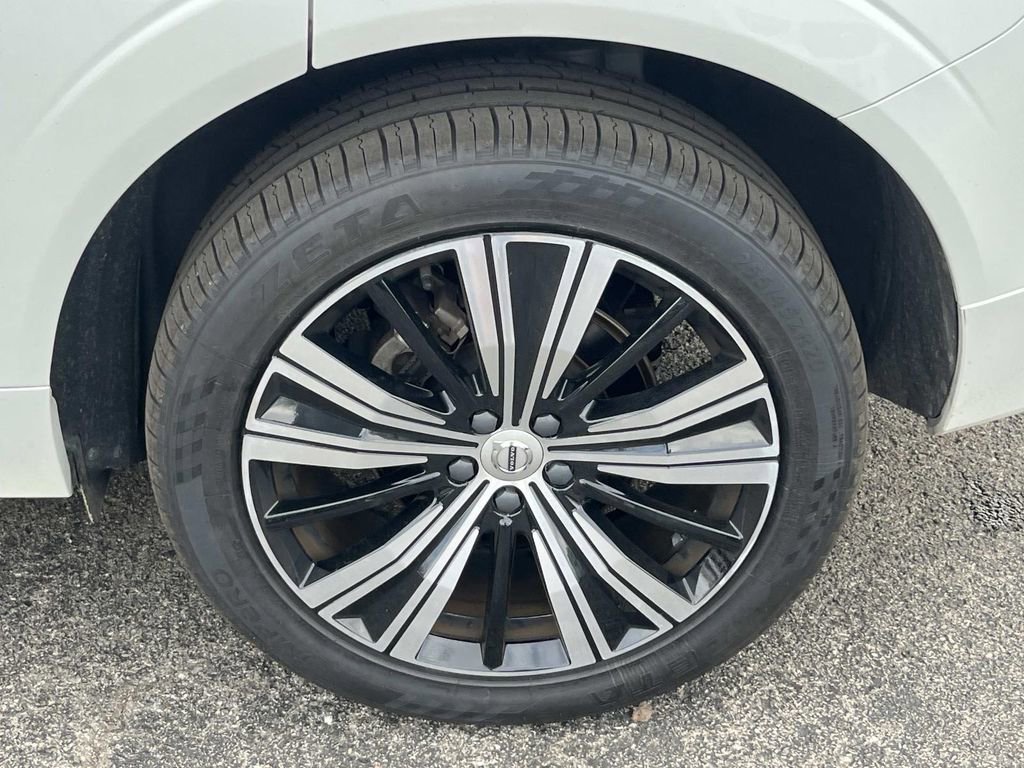 Used 2023 Volvo XC60 B5 Plus w/ Protection Package Premier image 11