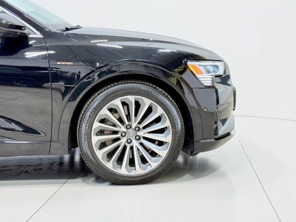 Used 2019 Audi e-tron Prestige w/ Prestige Package AWD/4WD image 13