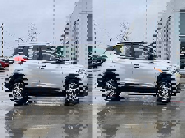 Used 2020 Nissan Kicks S image 7