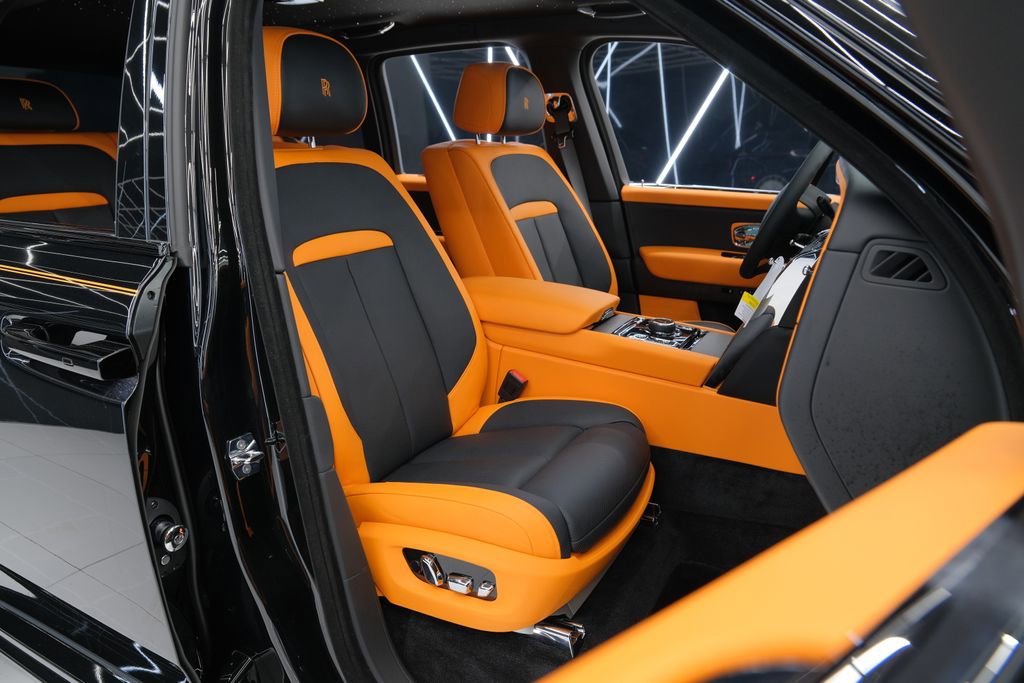 Used 2026 Rolls-Royce Cullinan AWD/4WD image 35