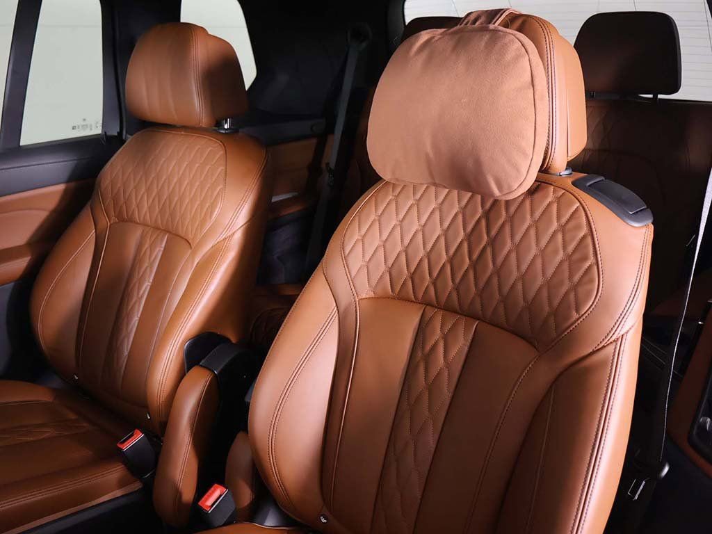 Used 2024 BMW X7 M60i image 38