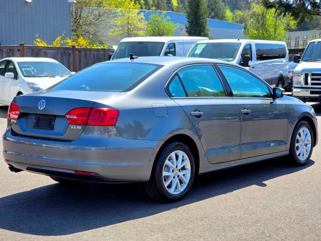 Used 2011 Volkswagen Jetta SE FWD image 7