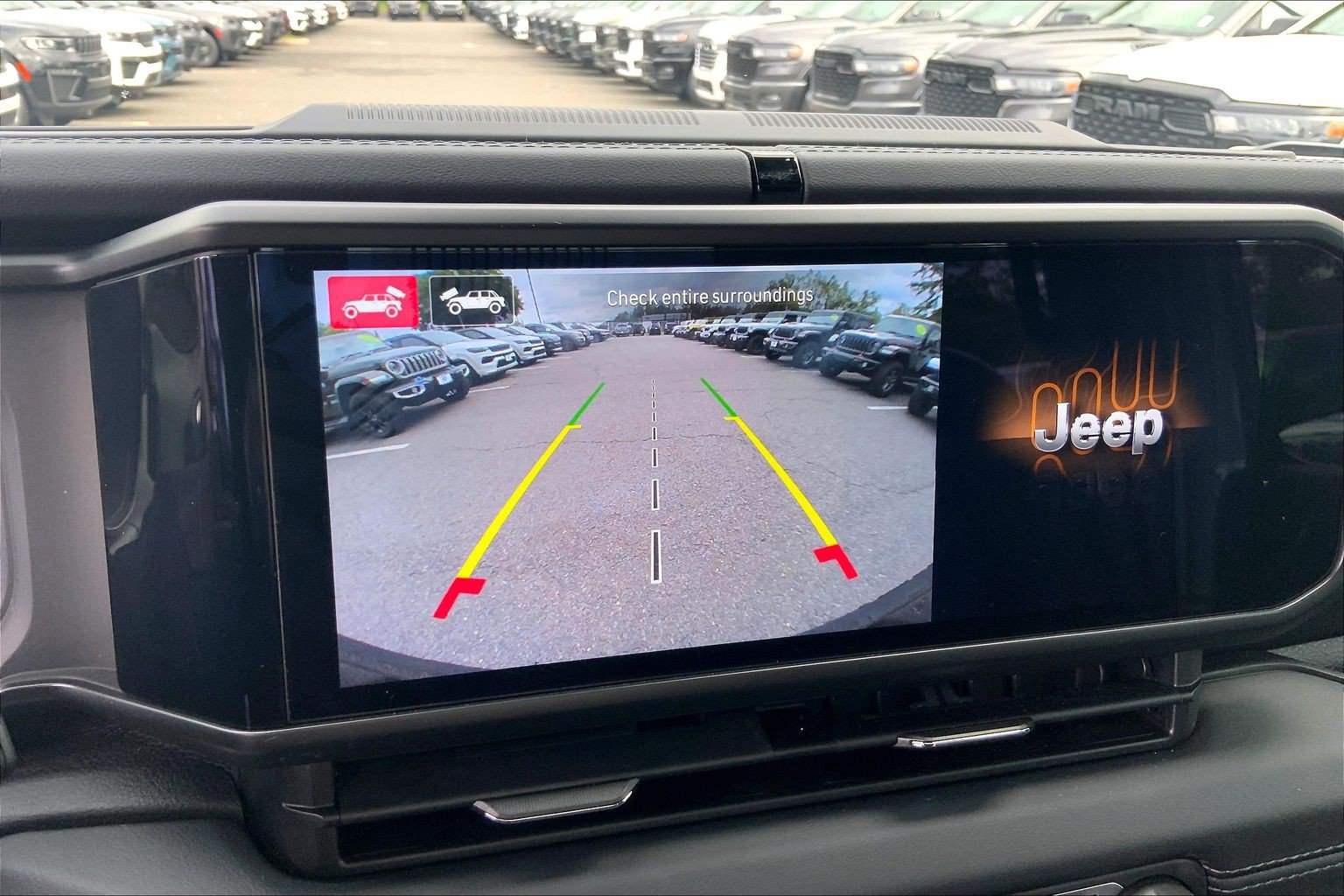 Certified 2024 Jeep Wrangler Unlimited Sahara w/ Technology Group AWD/4WD image 28