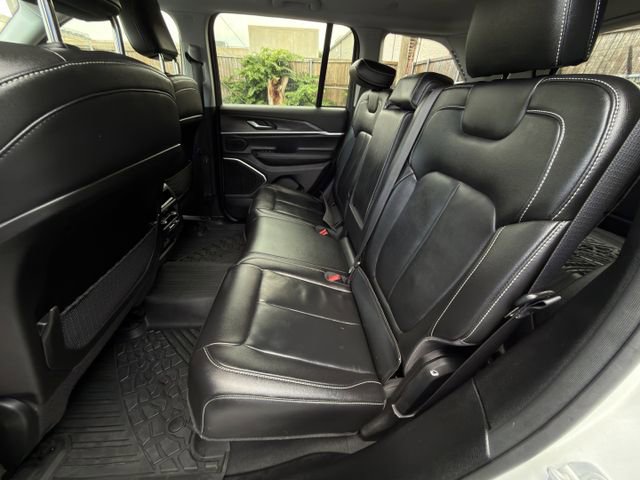 Used 2023 Jeep Grand Cherokee Limited w/ Black Appearance Package RWD image 28