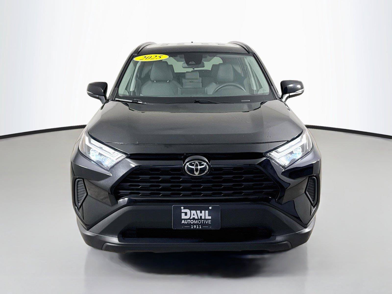 Used 2025 Toyota RAV4 XLE AWD/4WD image 3