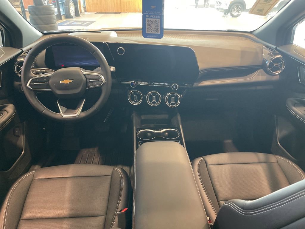New 2025 Chevrolet Blazer EV LT AWD/4WD image 13