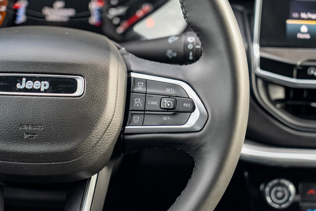 Used 2023 Jeep Compass Limited image 21