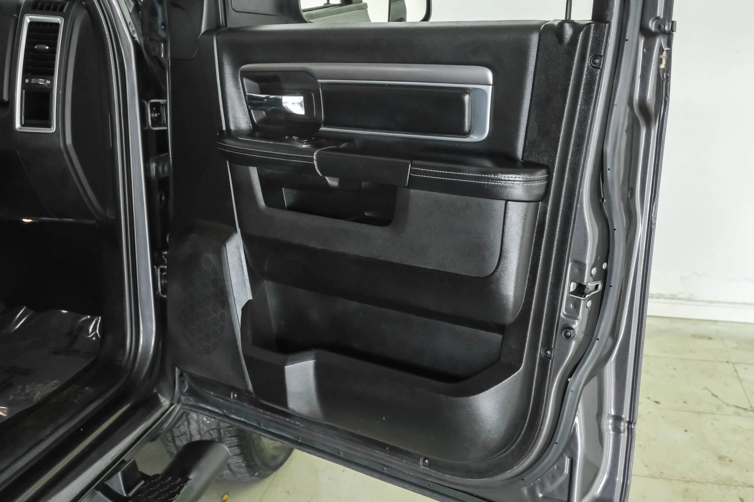 Used 2022 RAM 1500 Warlock w/ Electronics Group AWD/4WD image 38