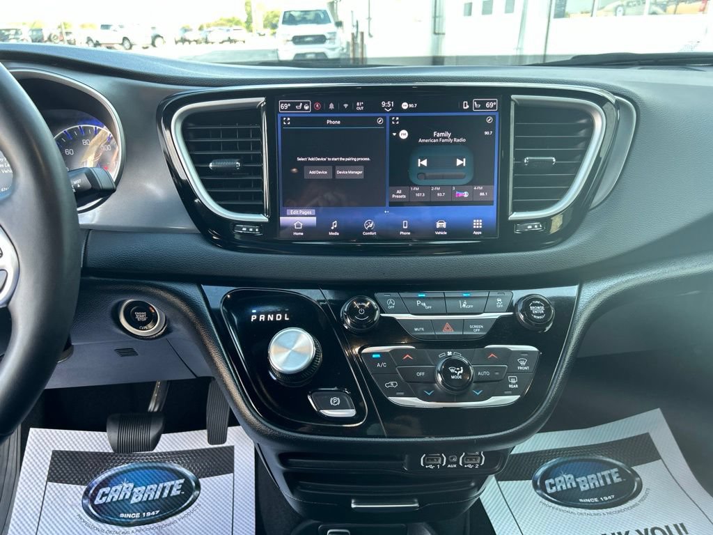 Used 2025 Chrysler Pacifica Select FWD image 27