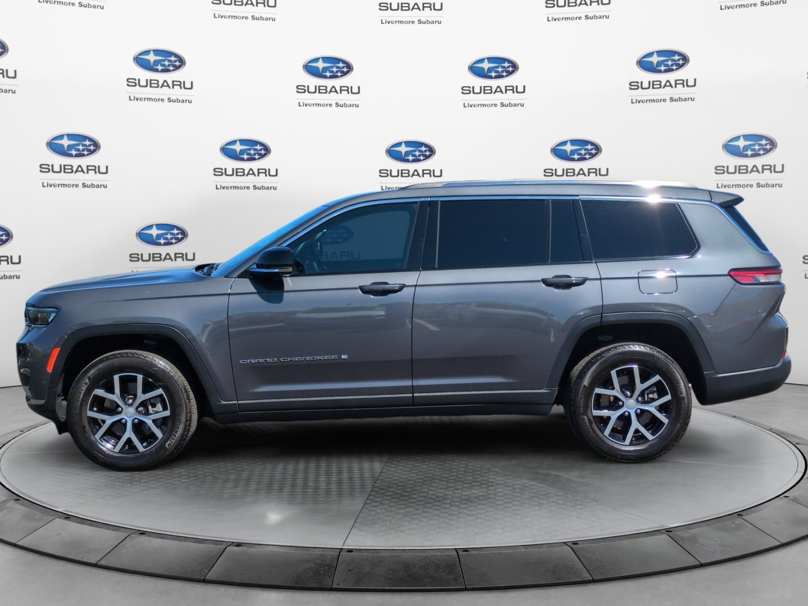 Used 2023 Jeep Grand Cherokee L Limited w/ Luxury Tech Group II AWD/4WD image 2