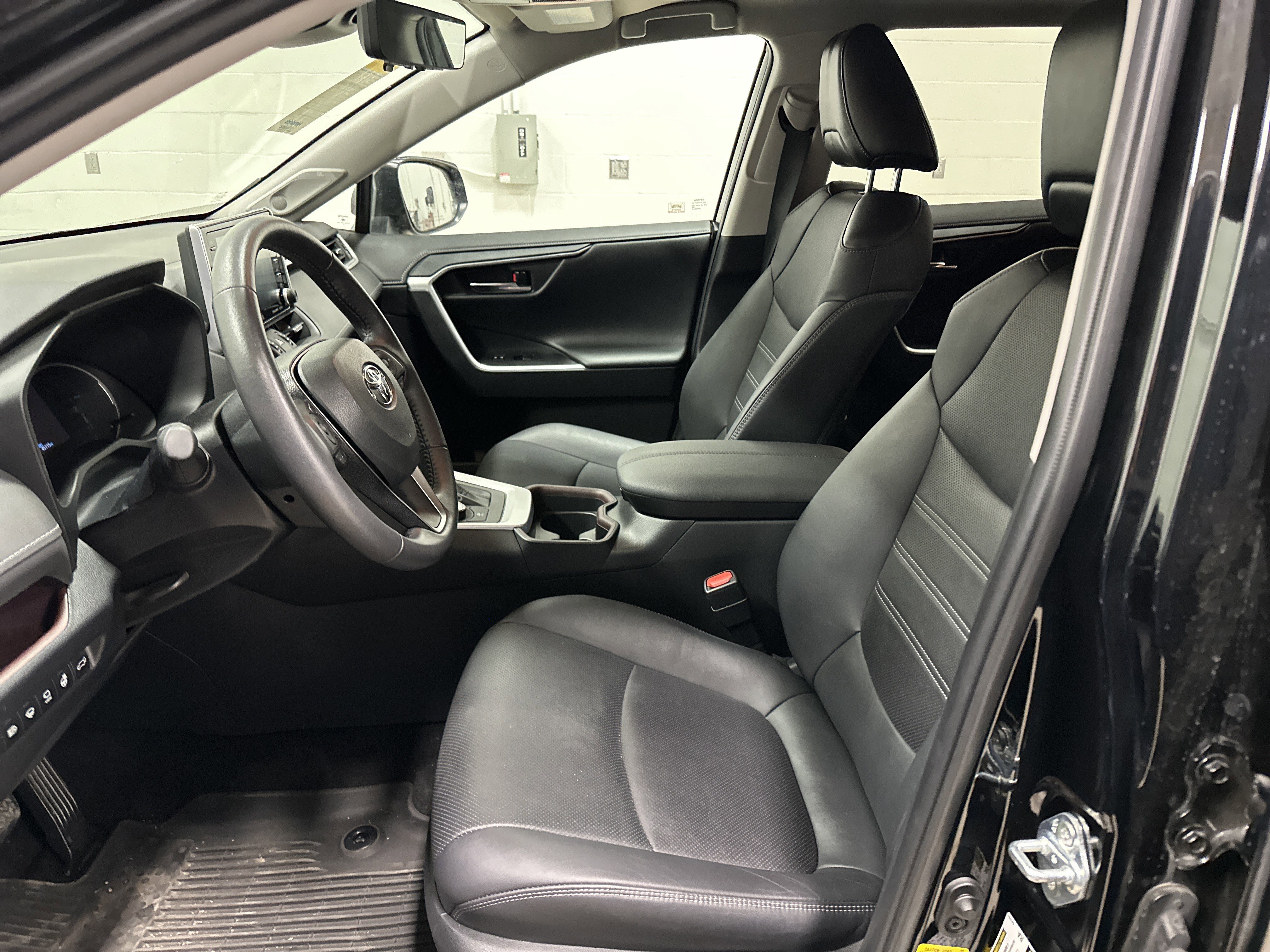 Used 2021 Toyota RAV4 Limited image 16