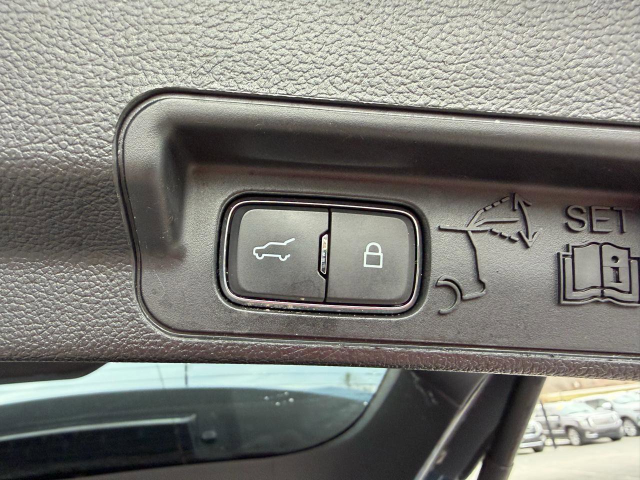 Used 2020 Ford Explorer Limited image 7