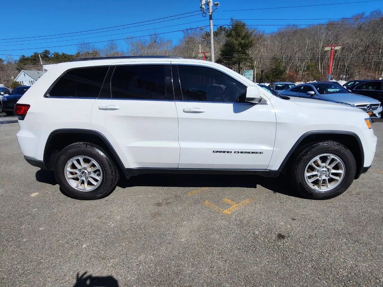 Used 2020 Jeep Grand Cherokee Laredo image 4