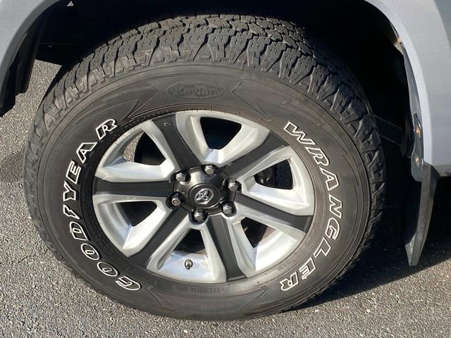 Used 2017 Toyota Tacoma Limited image 3