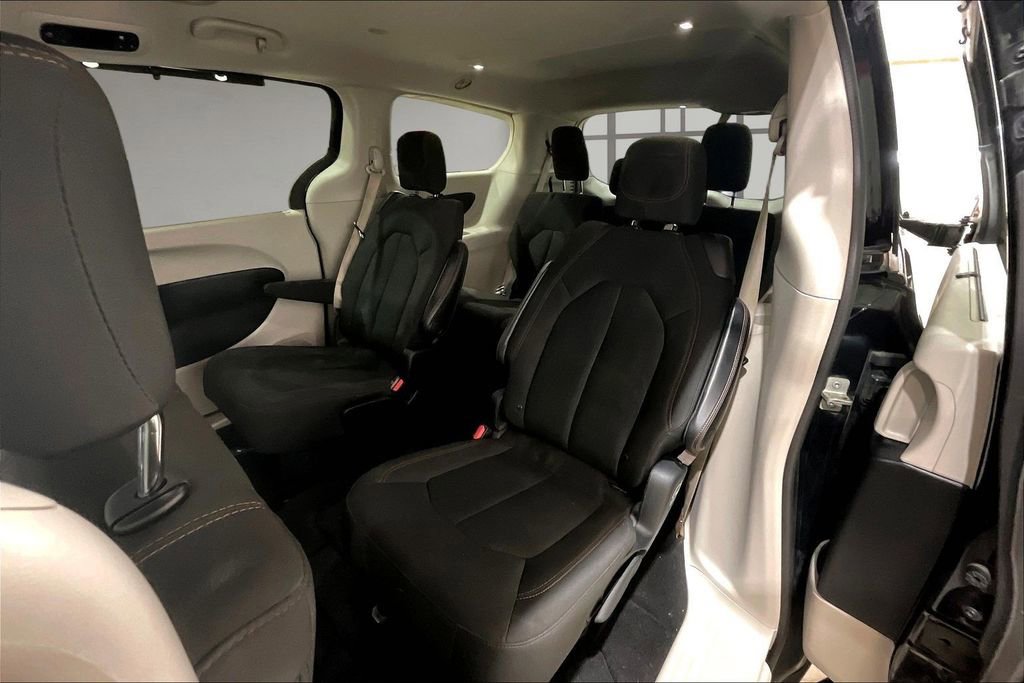 Used 2018 Chrysler Pacifica Touring Plus image 26