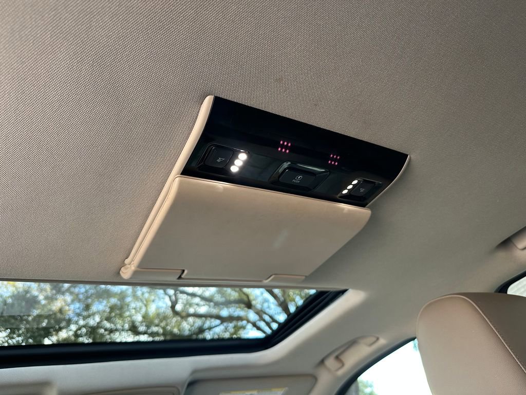 Used 2017 GMC Yukon SLT w/ Premium Edition image 33