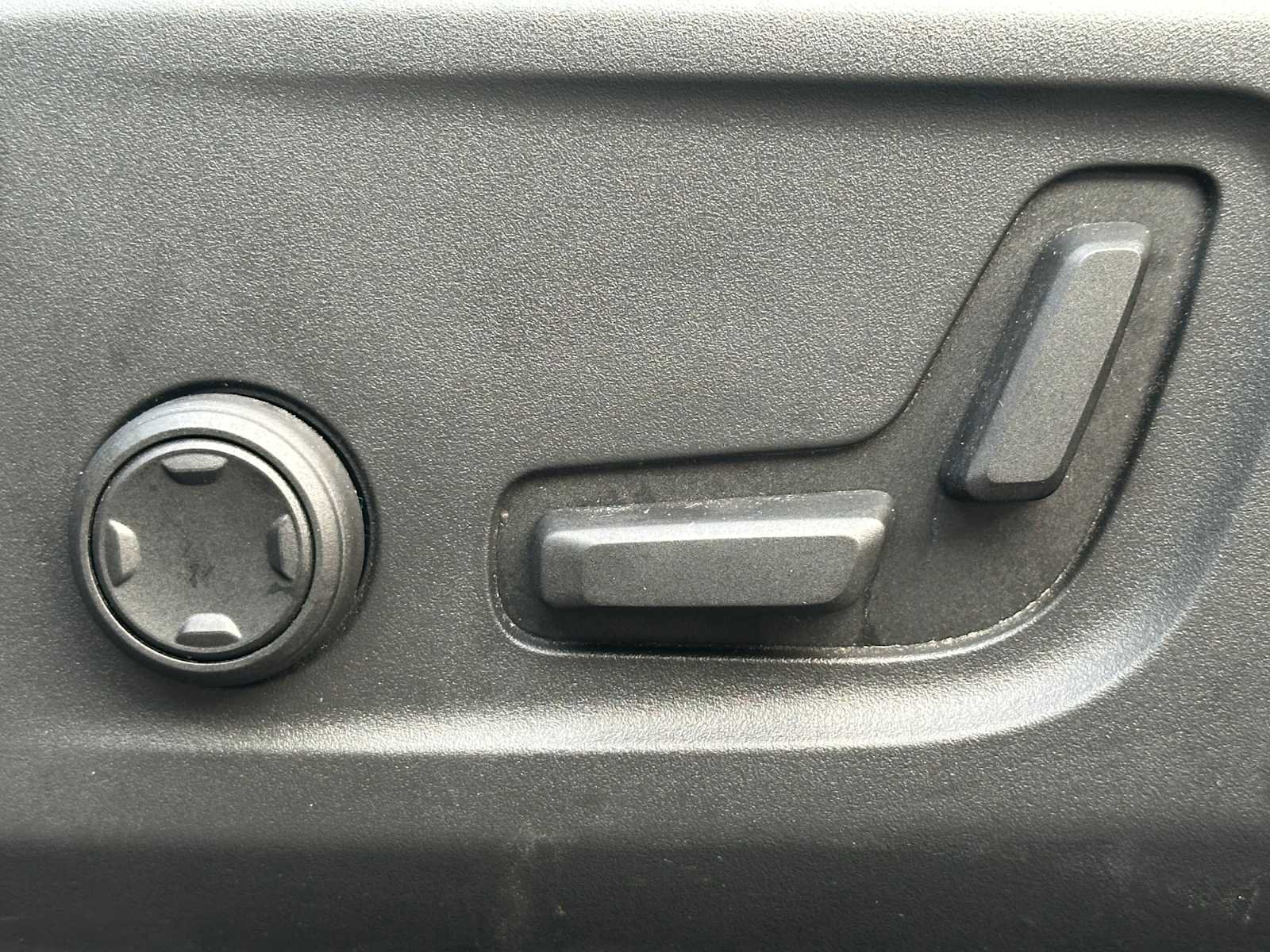 Certified 2023 Volvo XC40 Recharge Ultimate w/ Protection Package Premier image 21