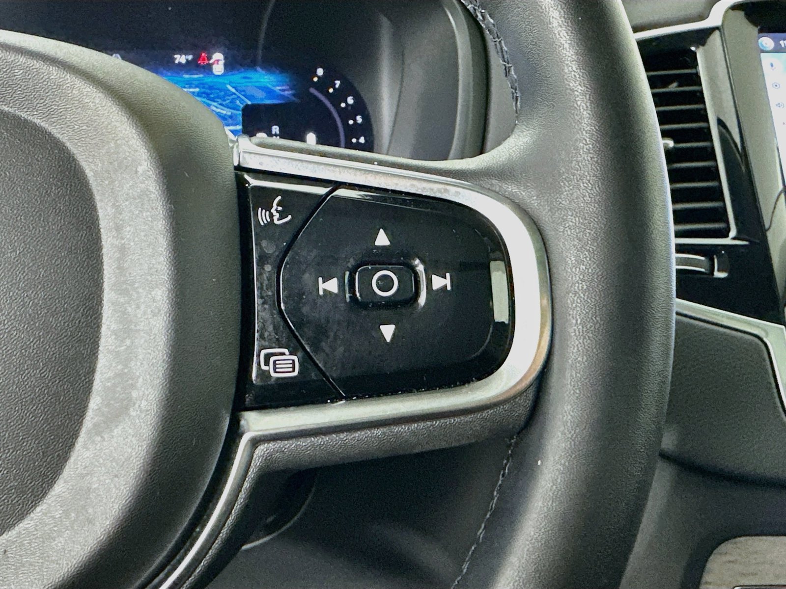 Certified 2024 Volvo XC90 B6 Ultimate w/ Protection Package Premier AWD/4WD image 19