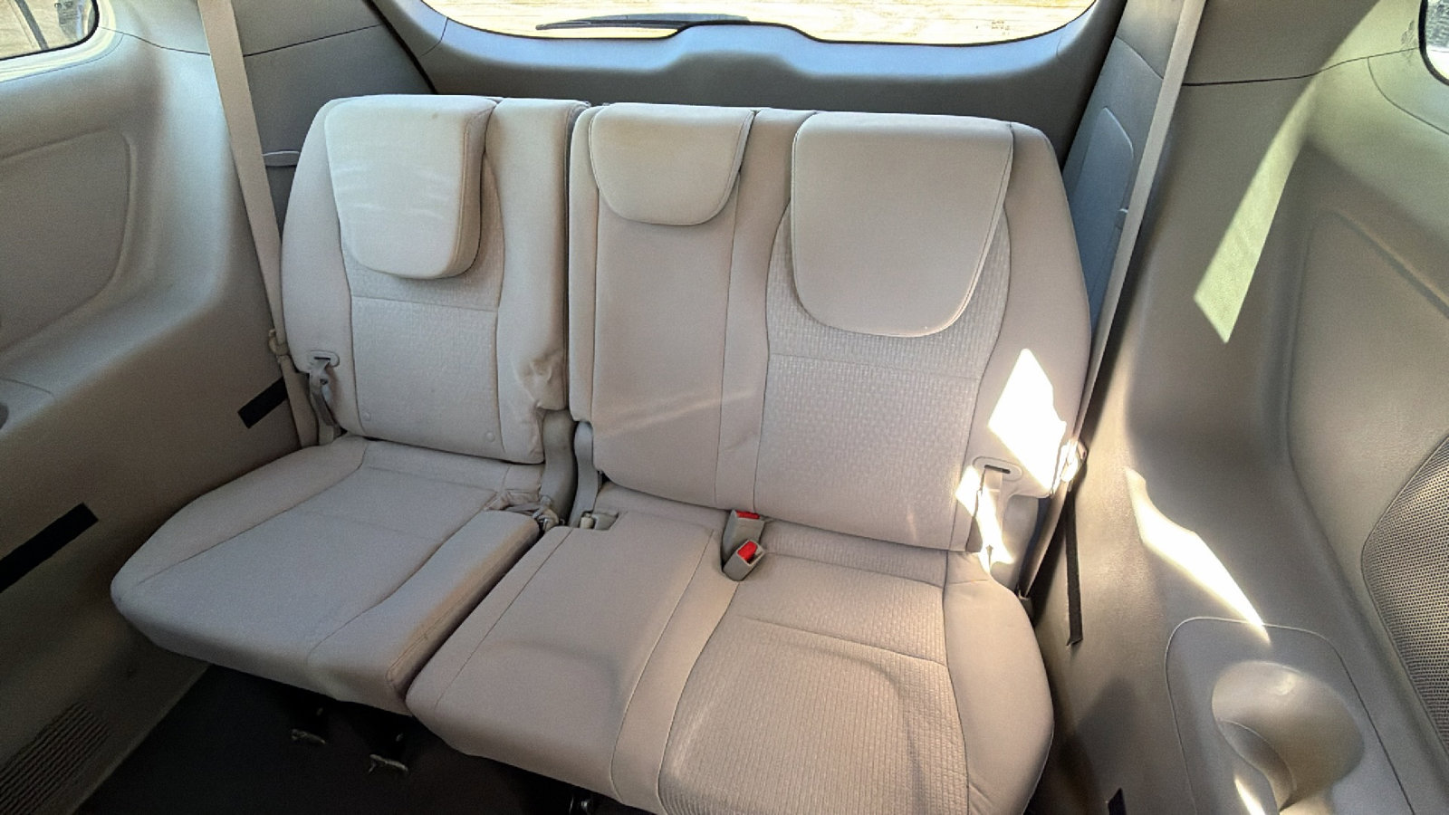 Used 2017 Kia Sedona LX image 23