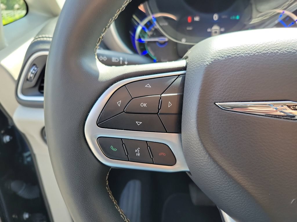Used 2024 Chrysler Pacifica Limited FWD image 19