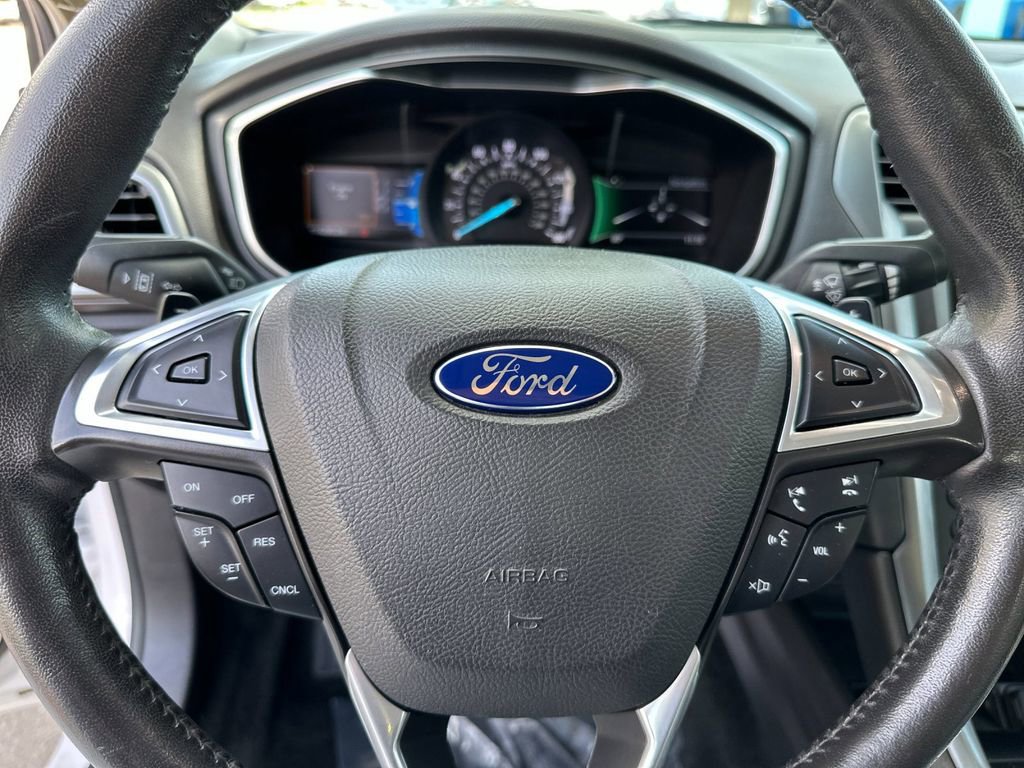 Used 2016 Ford Fusion Titanium FWD image 21
