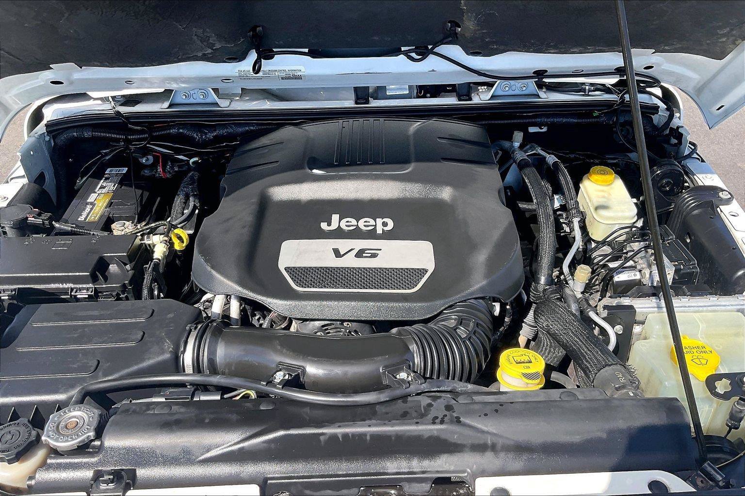 Used 2016 Jeep Wrangler Unlimited Sahara AWD/4WD image 11