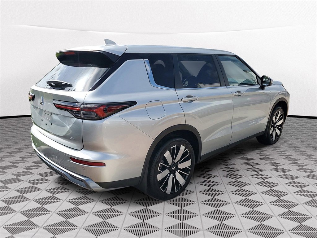 New 2025 Mitsubishi Outlander SE image 6