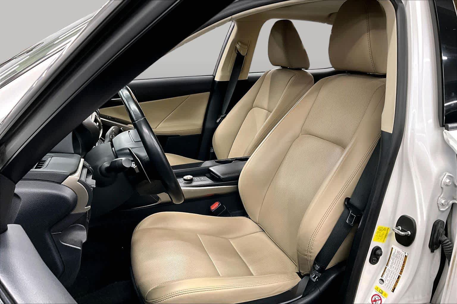 Used 2018 Lexus IS 300 w/ Accessory Package 2 RWD image 7