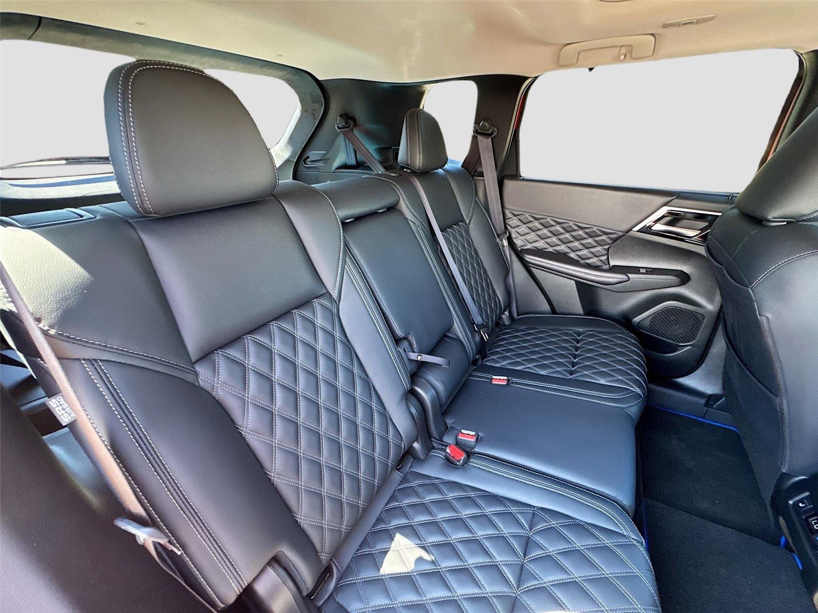 New 2025 Mitsubishi Outlander SEL image 28