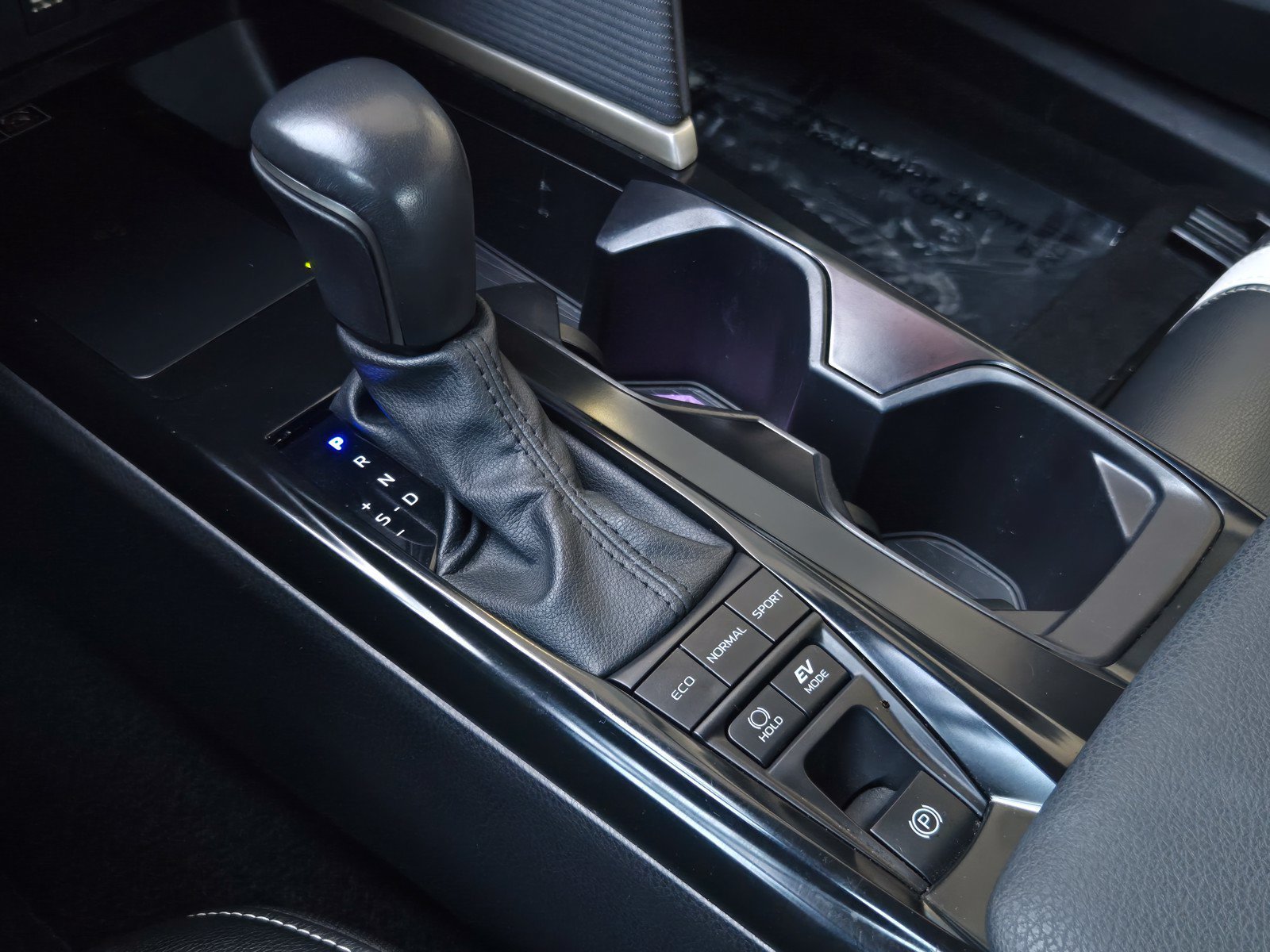Certified 2025 Toyota Camry SE FWD image 16