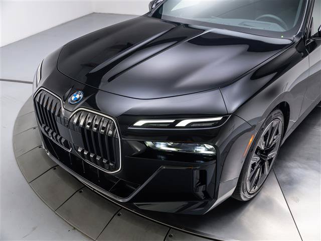 Used 2026 BMW i7 eDrive50 w/ M Sport Package RWD image 9