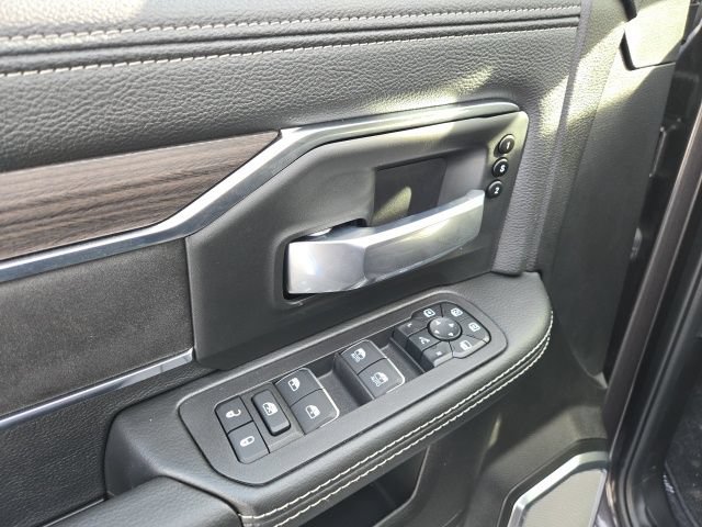 Used 2025 RAM 2500 Laramie AWD/4WD image 10