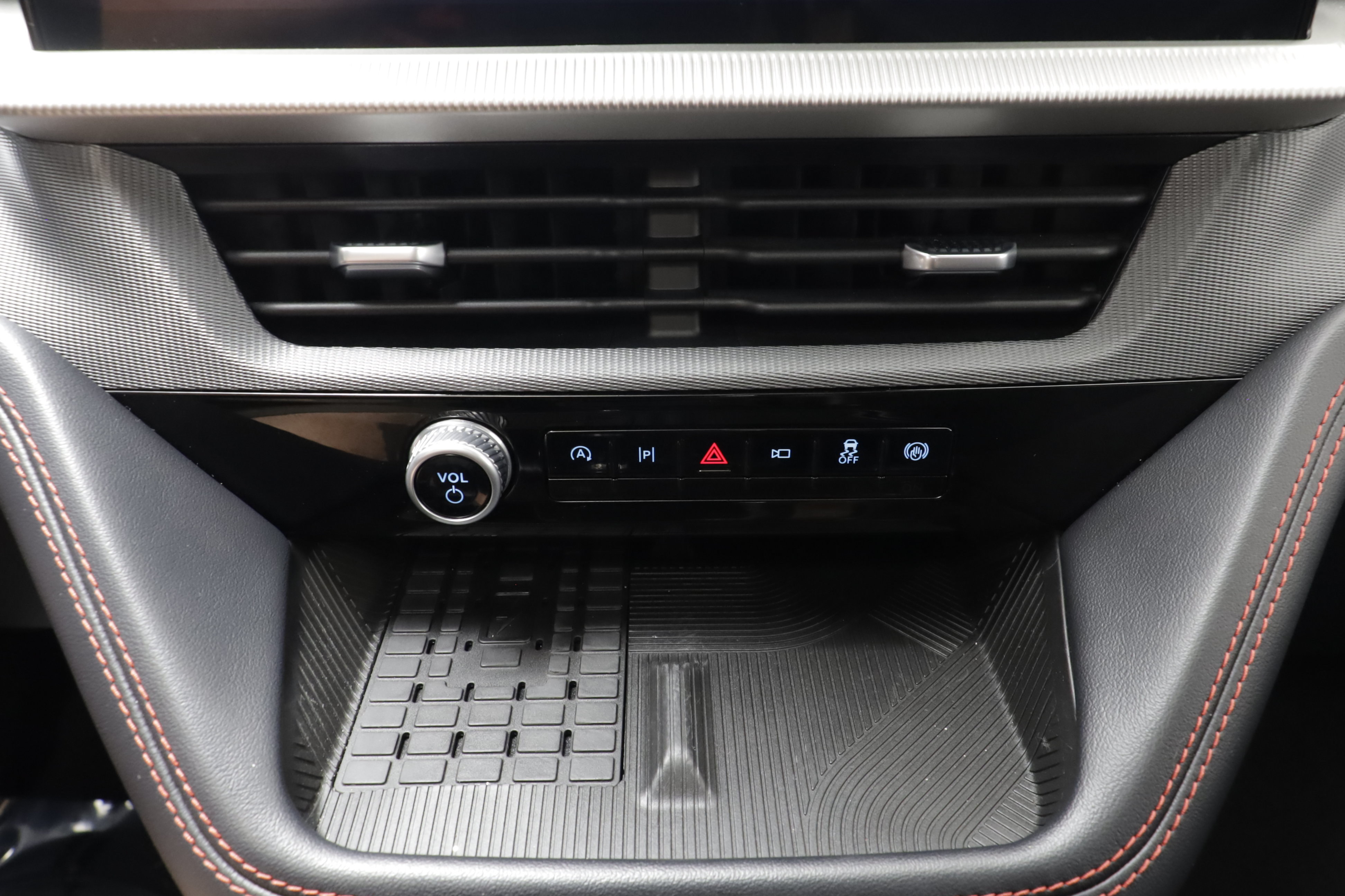 Used 2025 Ford Explorer ST AWD/4WD image 13