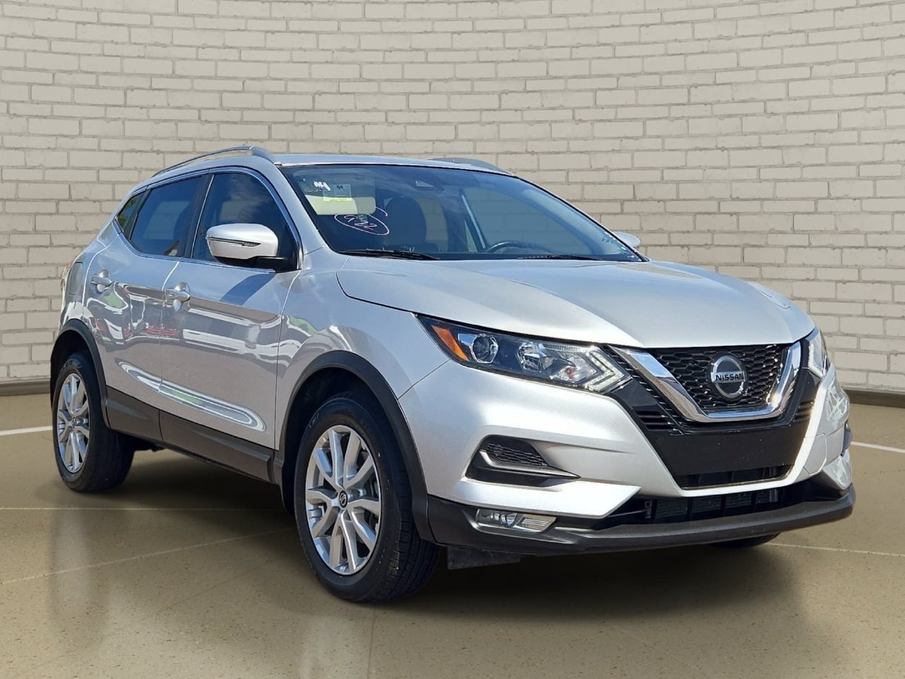 Used 2021 Nissan Rogue Sport SV FWD image 3
