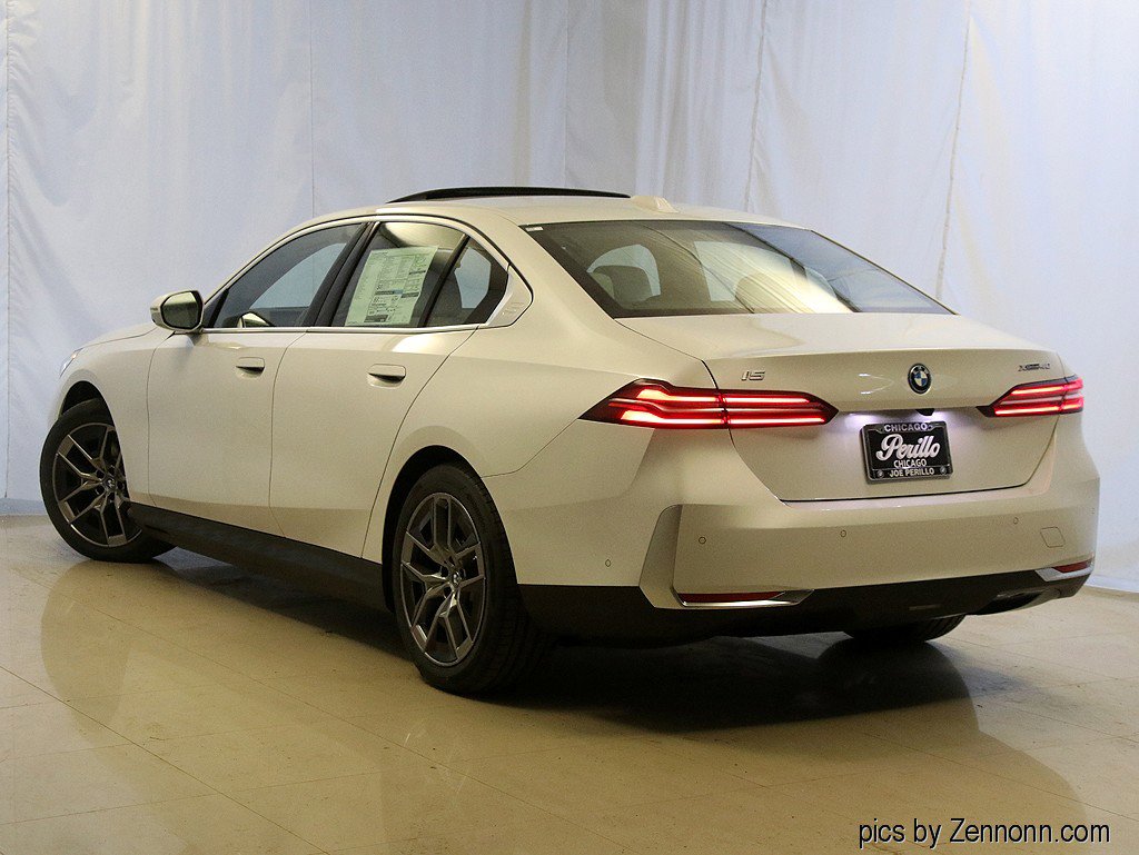 Used 2025 BMW i5 xDrive40 w/ Premium Package image 9