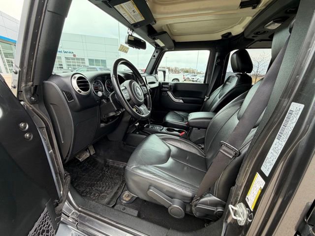 Used 2017 Jeep Wrangler Unlimited Sahara w/ Connectivity Group image 17
