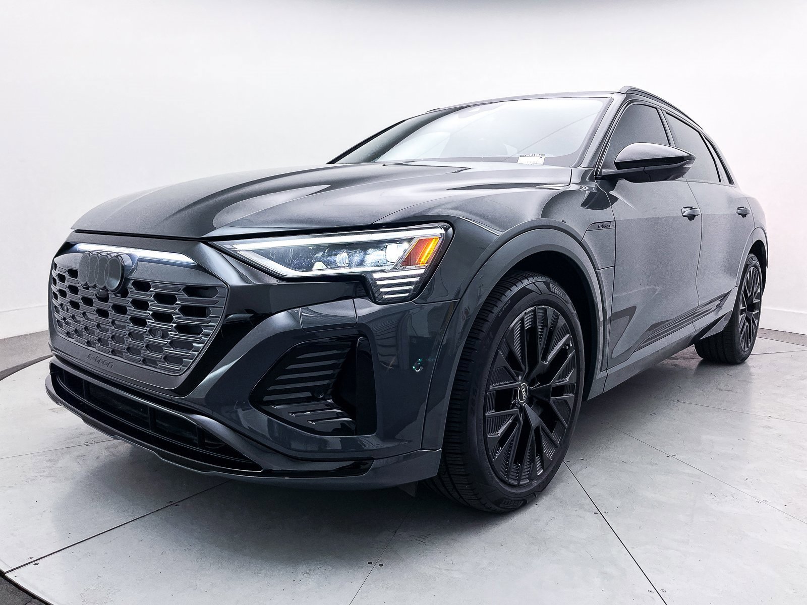 Used 2024 Audi Q8 e-tron Prestige image 16