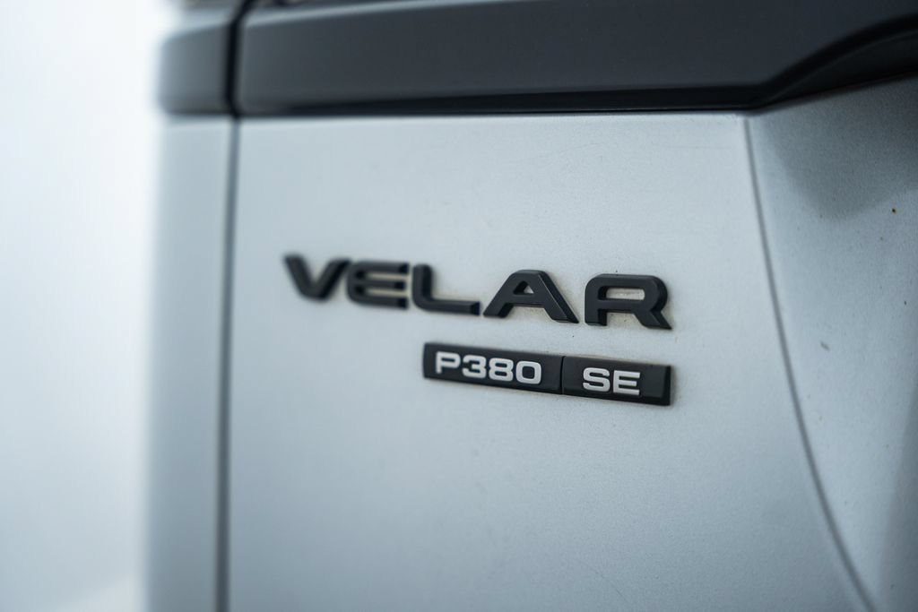 Used 2018 Land Rover Range Rover Velar R-Dynamic SE AWD/4WD image 10