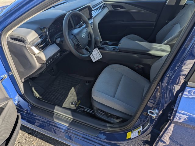 Used 2025 Toyota Camry LE image 9