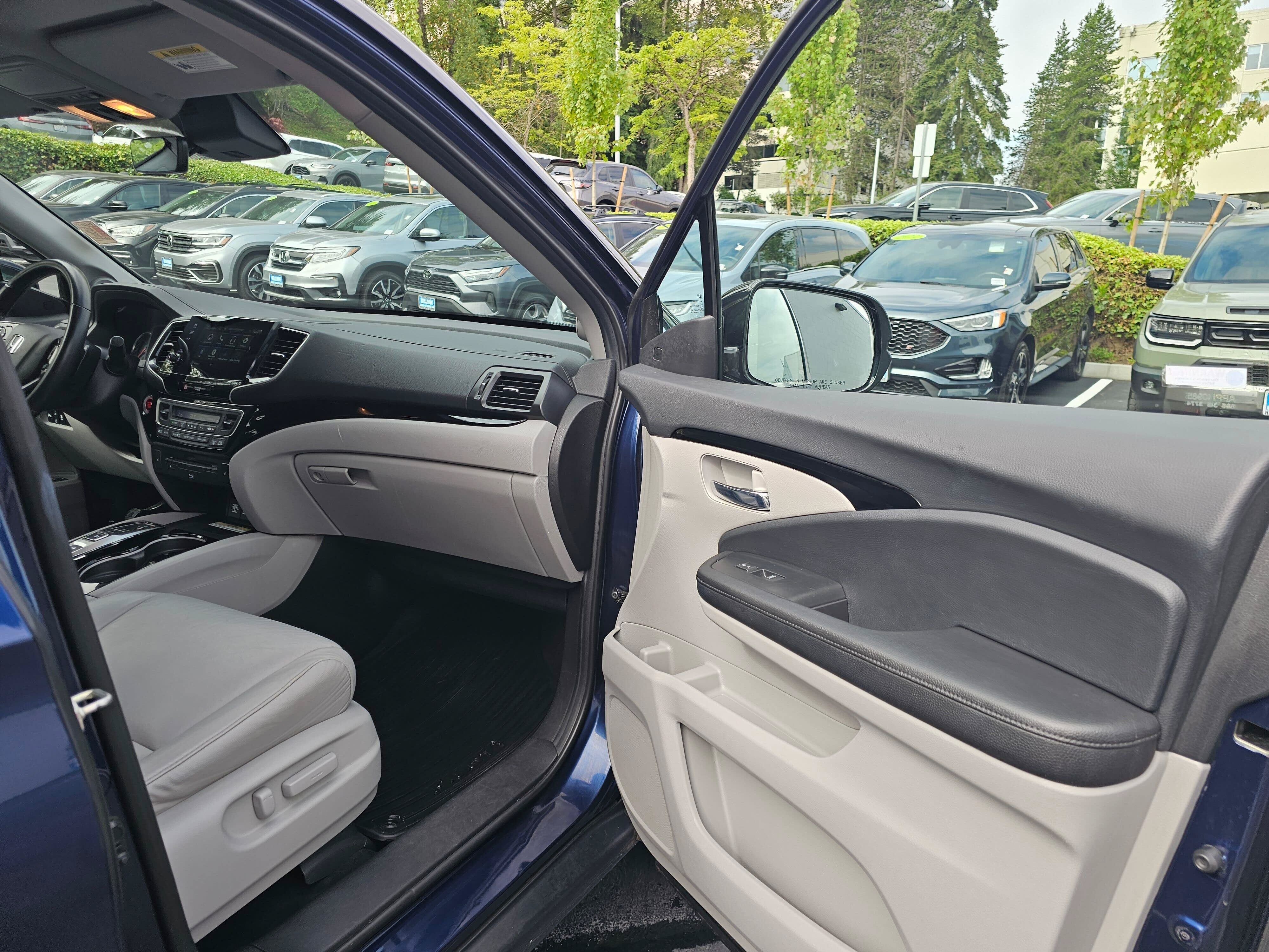 Used 2020 Honda Pilot Touring image 11