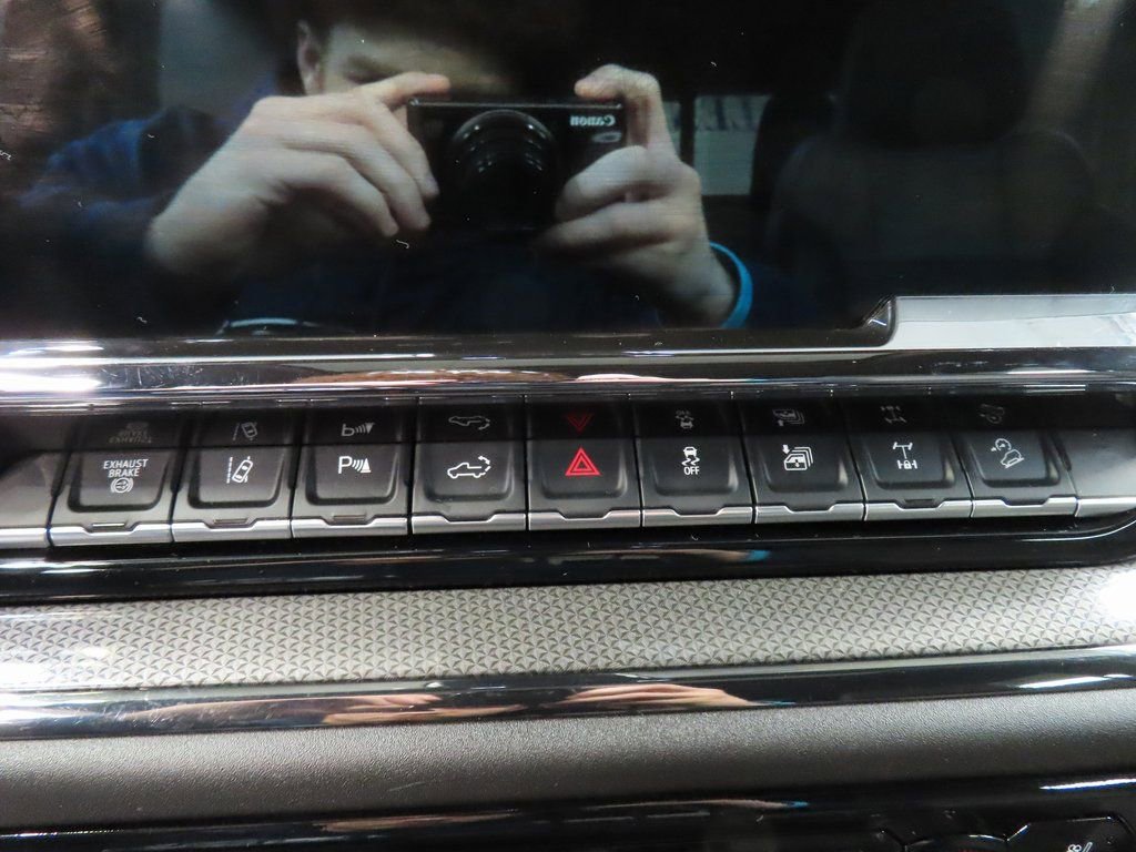 Used 2025 Chevrolet Silverado 2500 ZR2 w/ Technology Package image 51