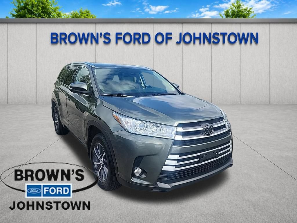Used 2018 Toyota Highlander XLE AWD/4WD image 1