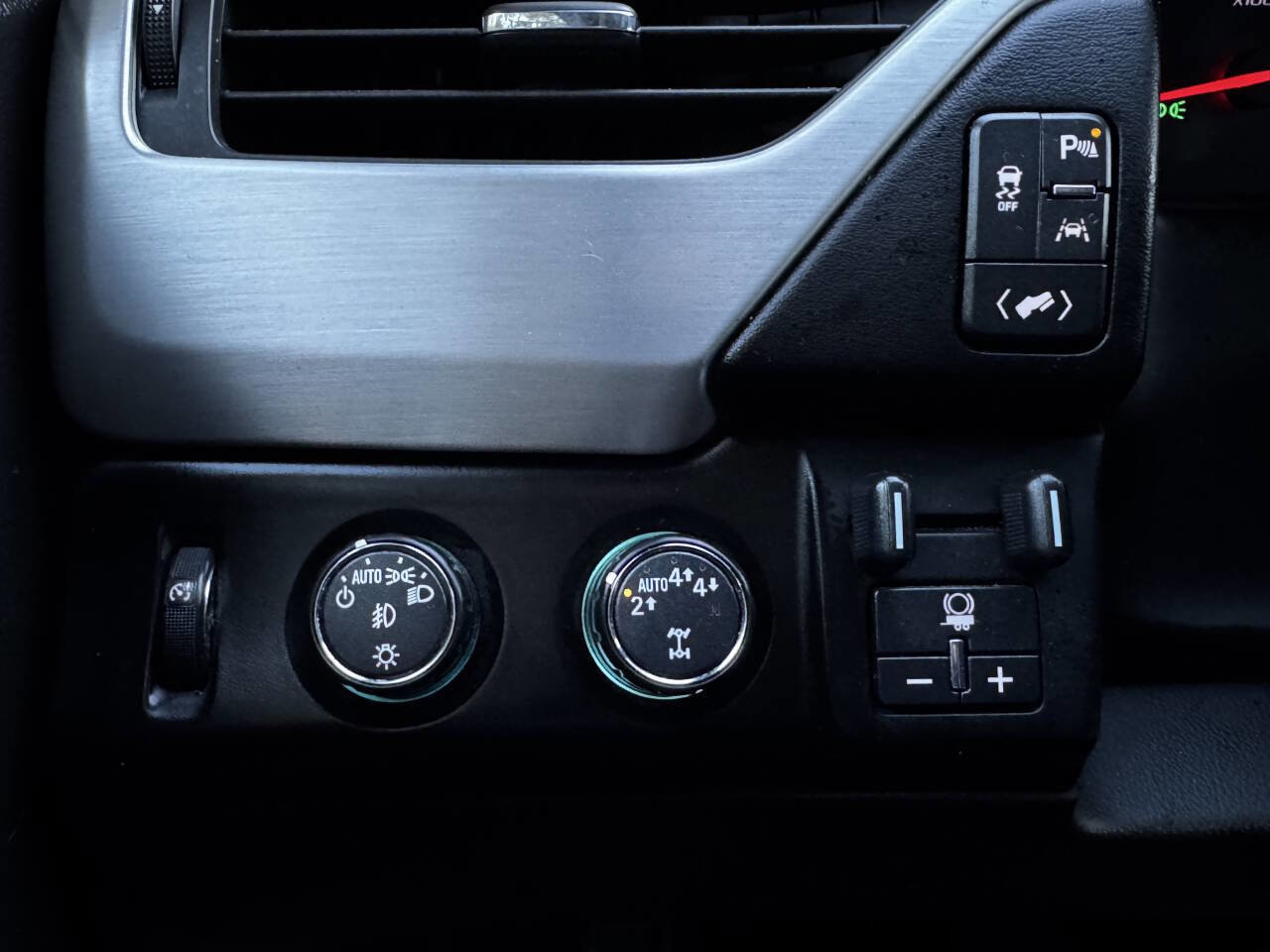 Used 2017 GMC Yukon SLE w/ SLE Value Package image 16