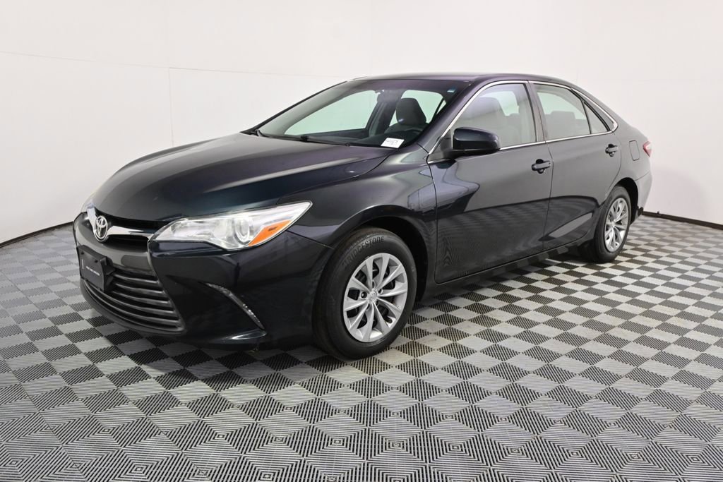 Used 2015 Toyota Camry LE image 2